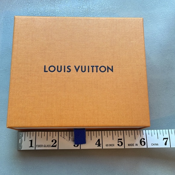 LOUIS VUITTON SMALL GIFT BOX - Picture 2 of 10